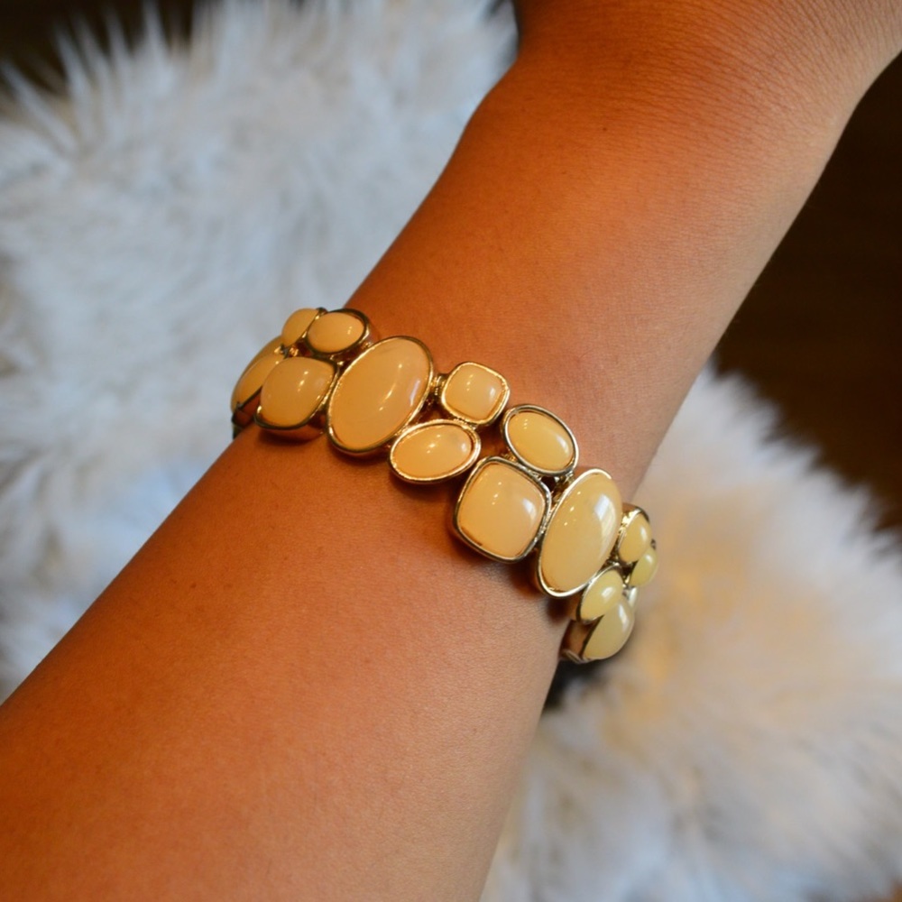 Hong Kong Bangle in NUDE PEACH 🍑