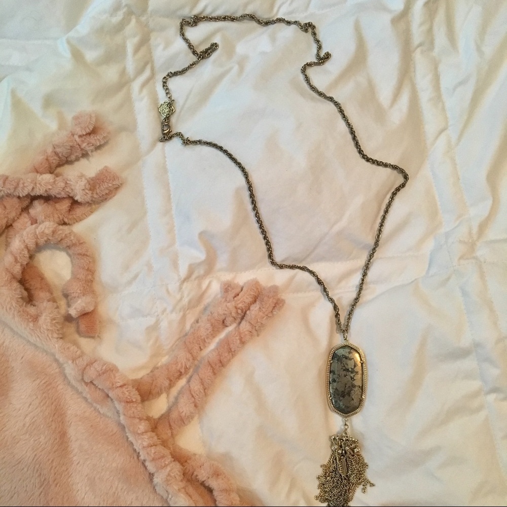 Kendra Scott necklace ✨