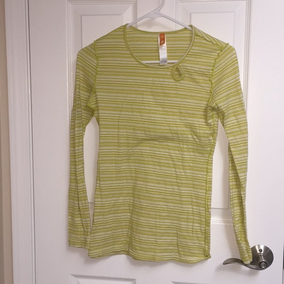 Lucy long sleeve with offset keyhole - Picture 2 of 3