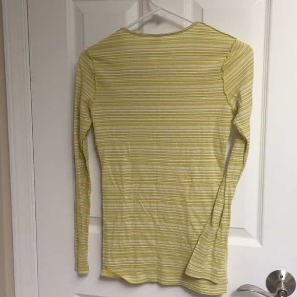 Lucy long sleeve with offset keyhole - Picture 3 of 3