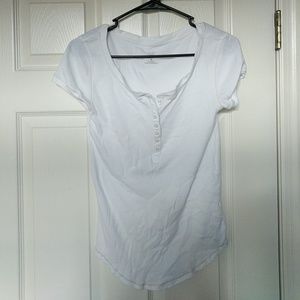 White gap shirt