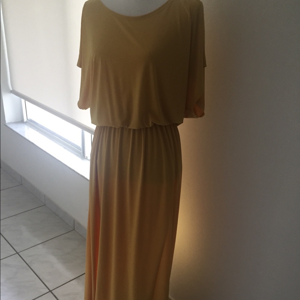 New with tags short sleeve maxi dress gold