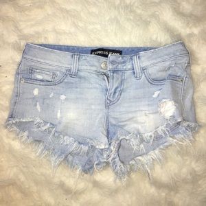 Light wash ripped jean shorts