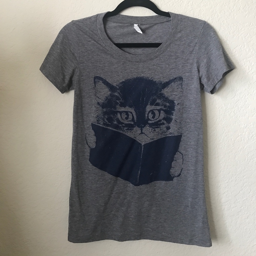 Reading kitten t-shirt