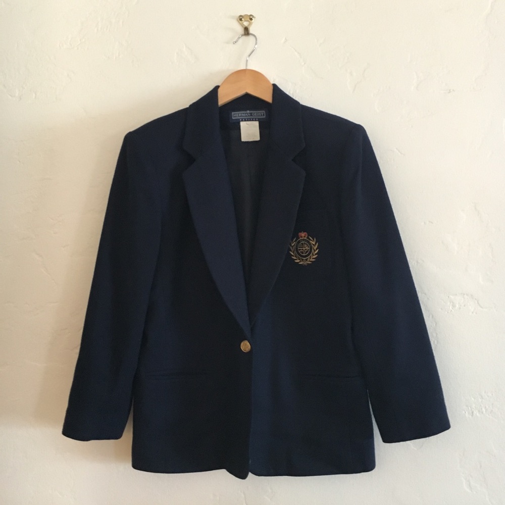 Vintage Navy Blazer w Embroidered Crest