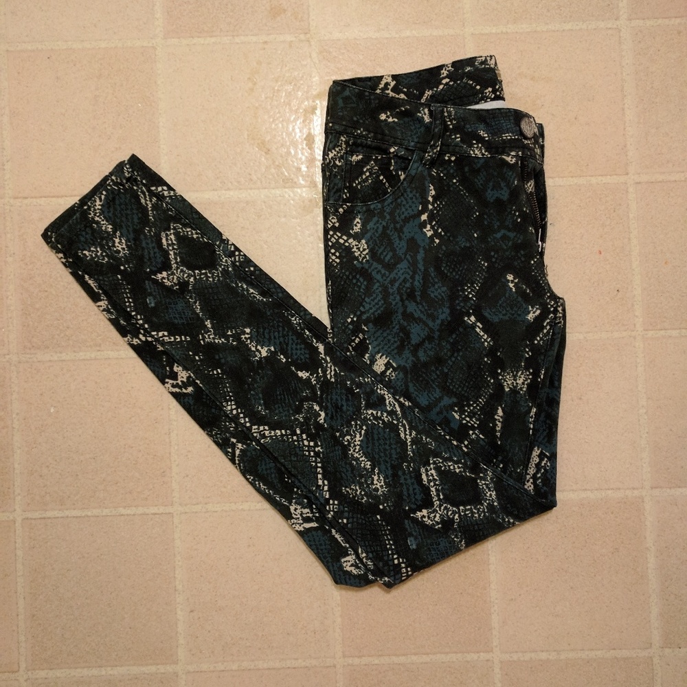 Romeo + Juliet Couture Jeans