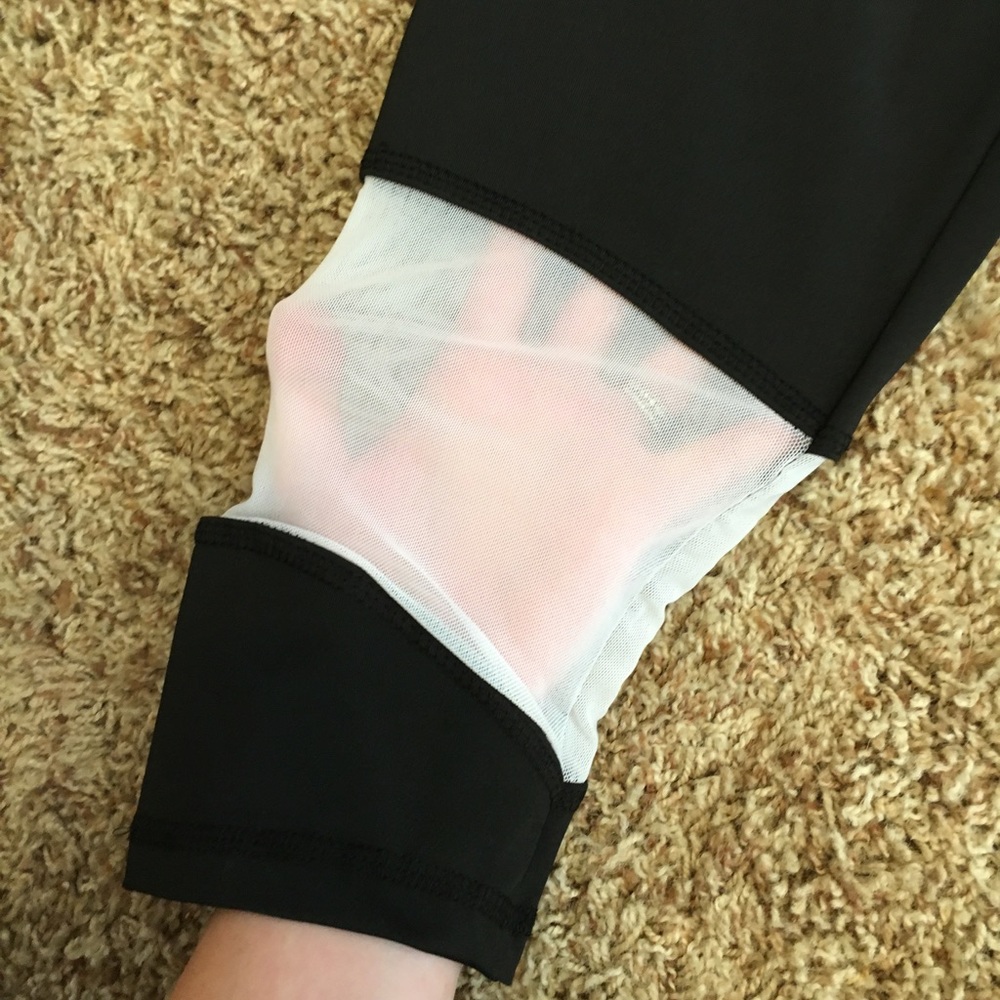 Workout capris bundle - Picture 2 of 7