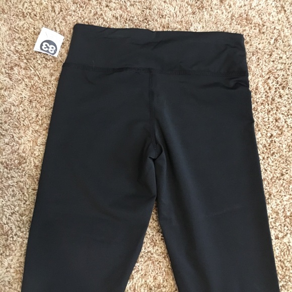 Workout capris bundle - Picture 4 of 7