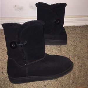 BLACK FUZZY BOOTS
