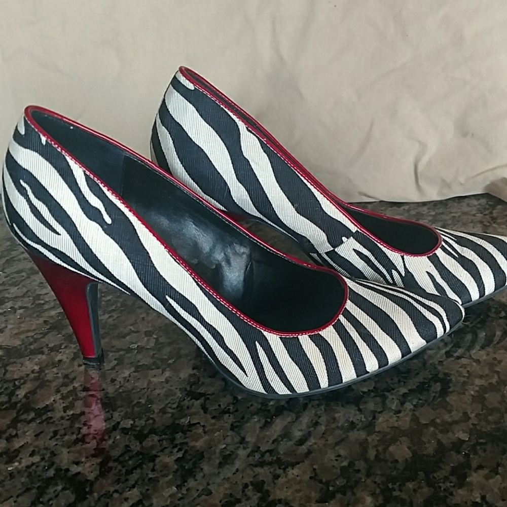 Pumps - Picture 2 of 3