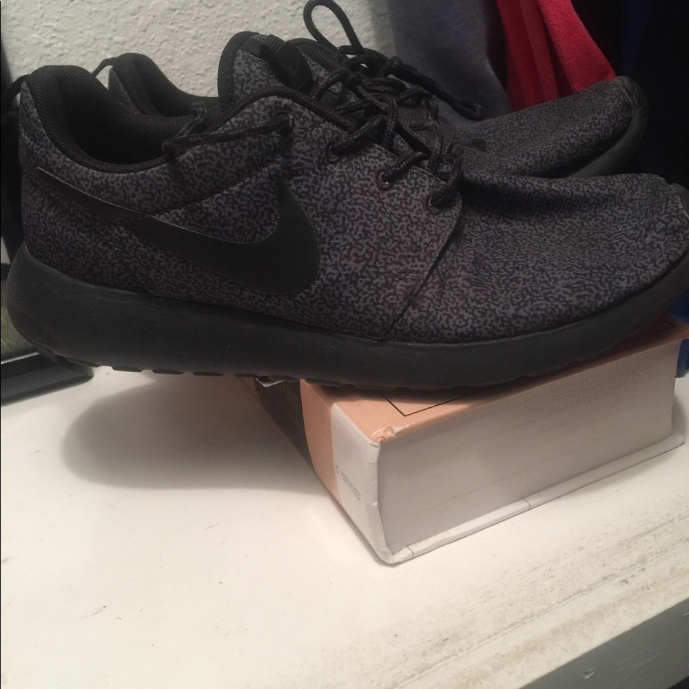 Nike Black Roshes