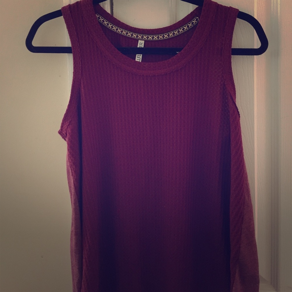 Sleeveless shirt