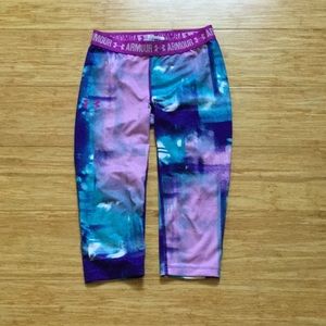Multicolor under armor Capri leggings.