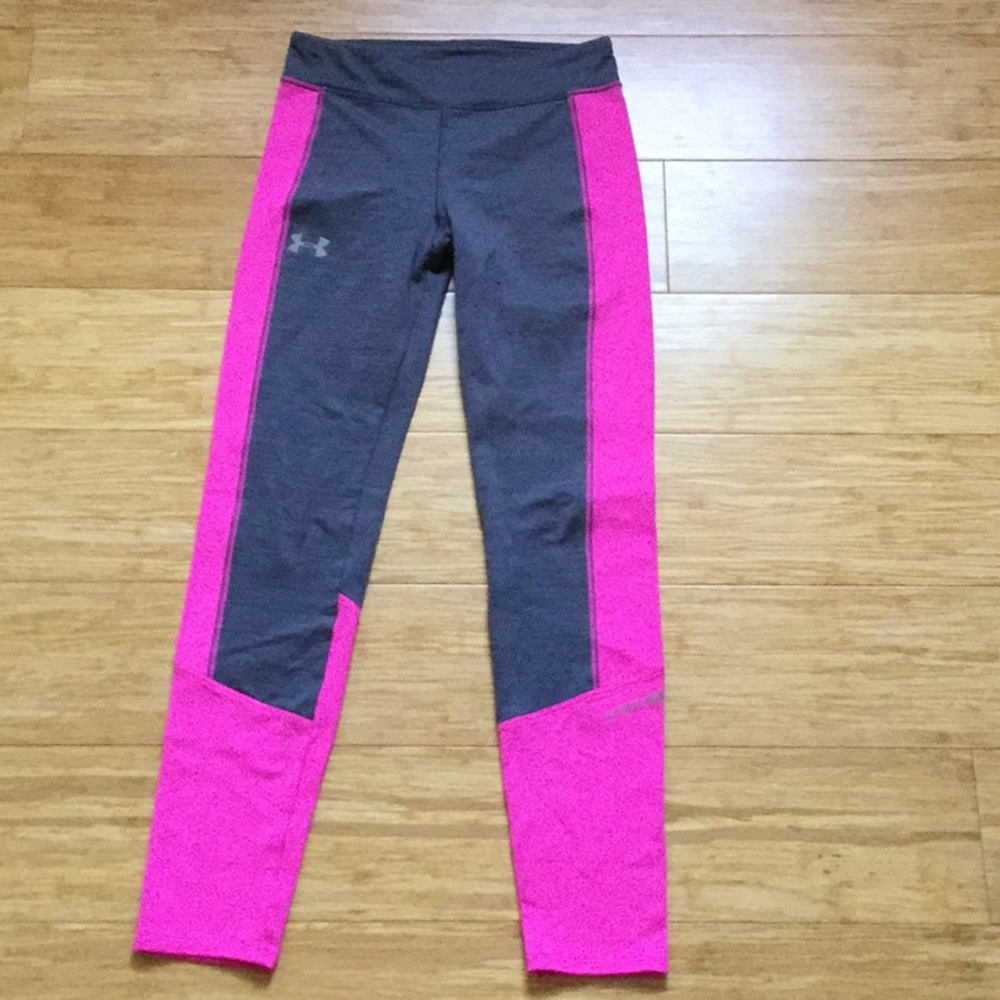 Gray and pink under armour leggings.