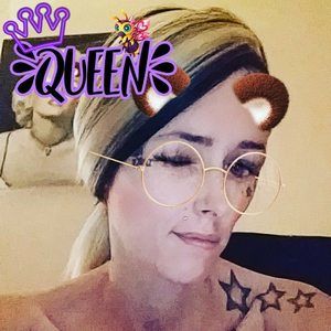 Meet your Posher, Lara