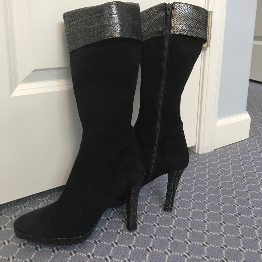 Black heeled boots