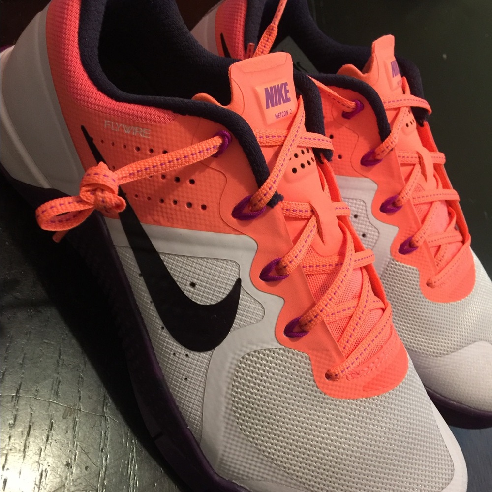 *new* Nike Metcon 2 women's size 8 lilac/prp/peach