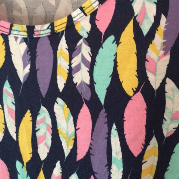 LuLaRoe classic T - Picture 3 of 5