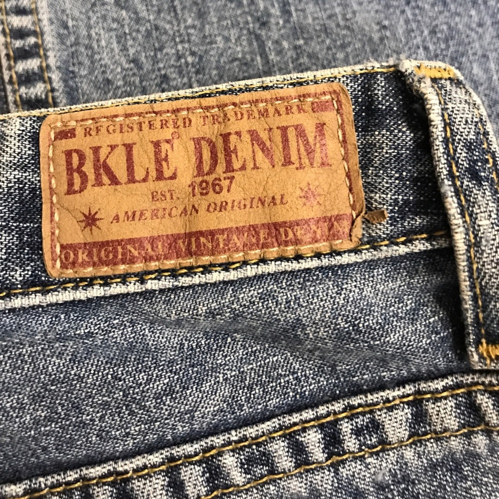 Buckle Jeans - Picture 3 of 4