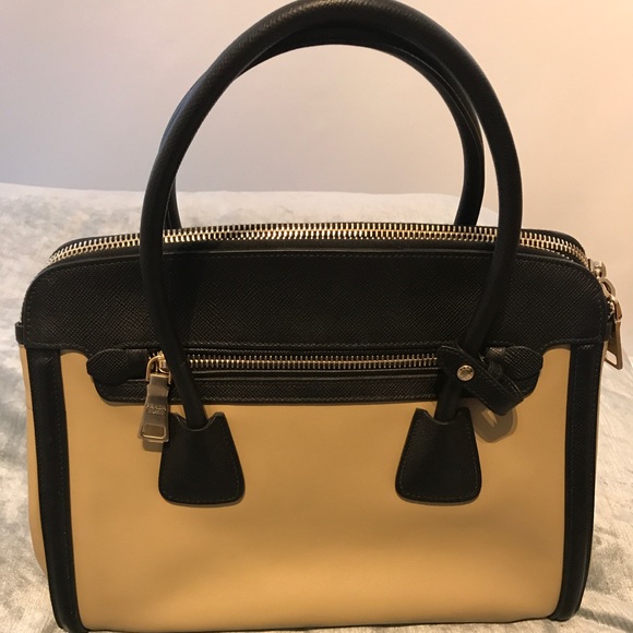 Prada Saffiano Medium Leather Tote - Picture 4 of 4