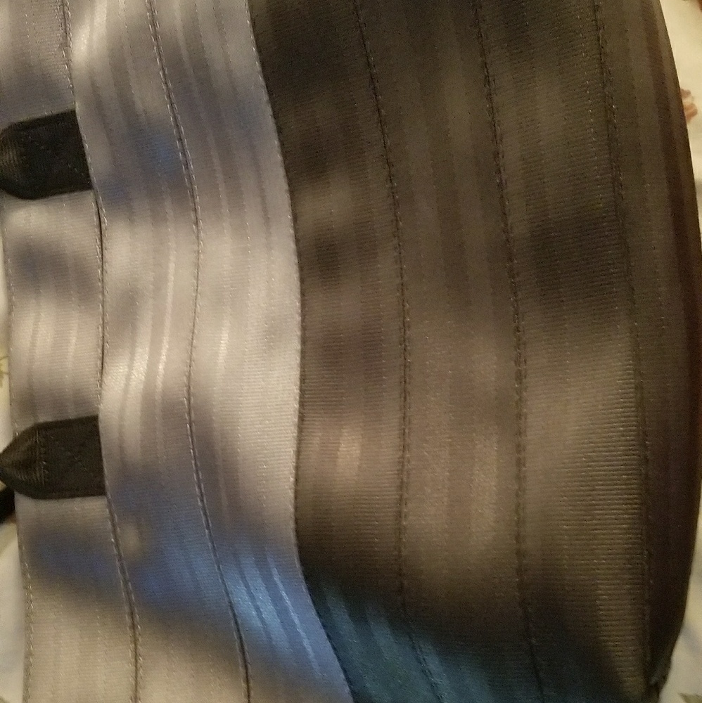 Harvey seatbelt bag