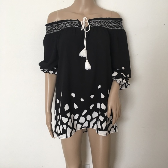 Antialia Femme B/W Off-Shoulder Top - Picture 2 of 8