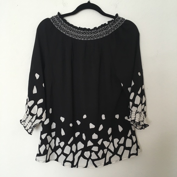 Antialia Femme B/W Off-Shoulder Top - Picture 6 of 8