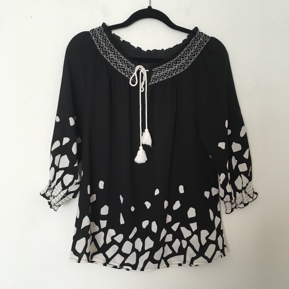 Antialia Femme B/W Off-Shoulder Top - Picture 7 of 8