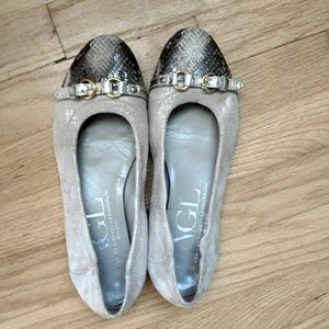 AGL cream flats