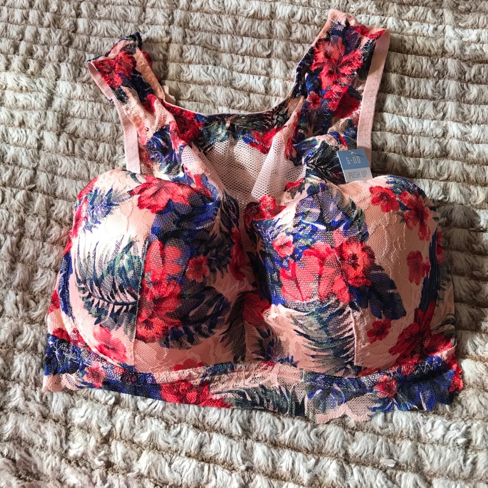 BNWT! Victoria's Secret floral lace push up!