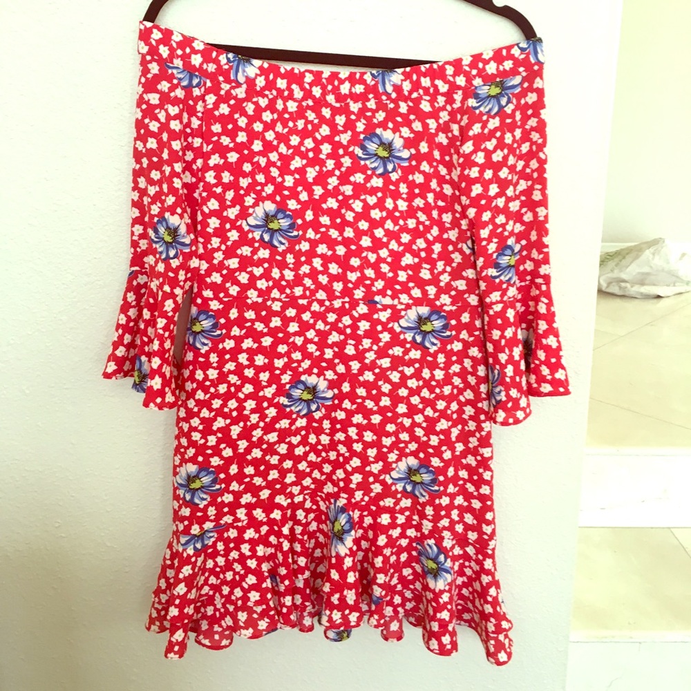Pretty summer dress never before worn.