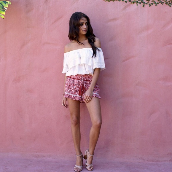 💥 RESTOCKED Crochet Trim Off Shoulder Crop Top - Picture 3 of 4