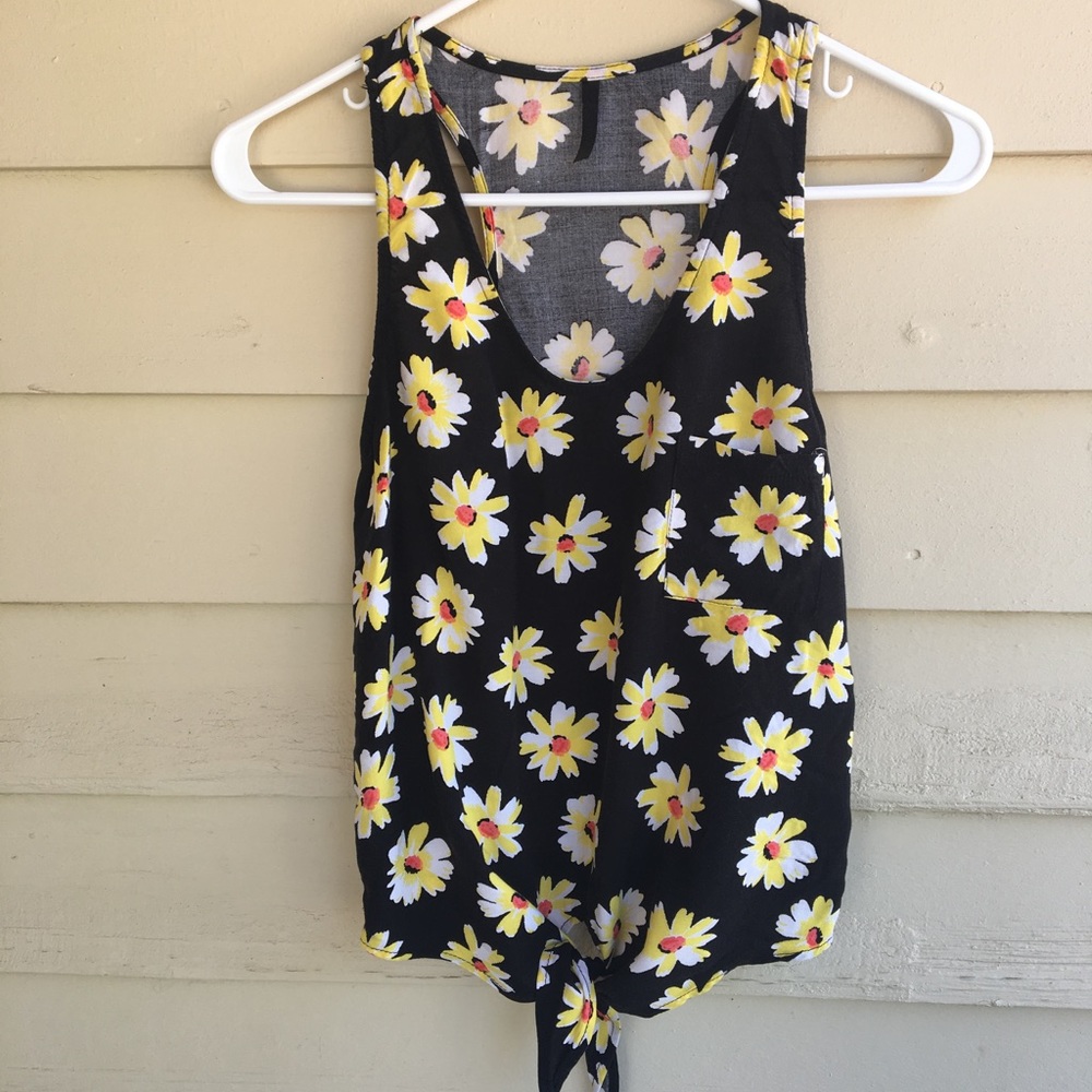 Flower top with tie in front