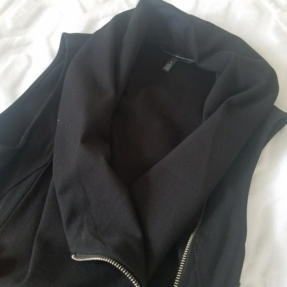 WHBM Asymmetrical Zipup Vest ๐ค - Picture 6 of 8