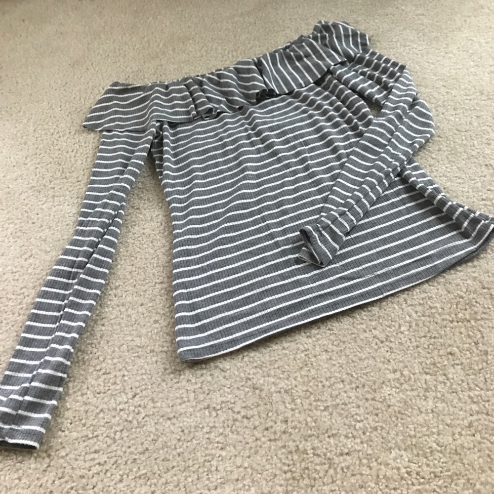 ** Grey/ White off the shoulder top **
