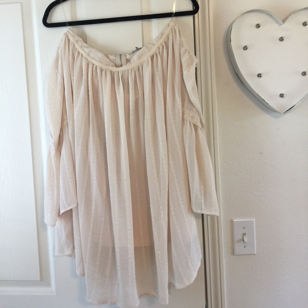 Off the shoulder bell sleeve dress