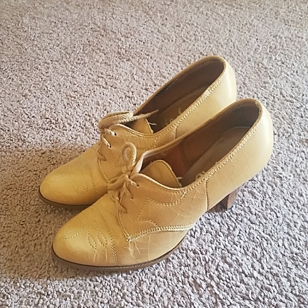 Vintage heeled Oxfords