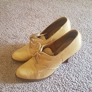 Vintage heeled Oxfords