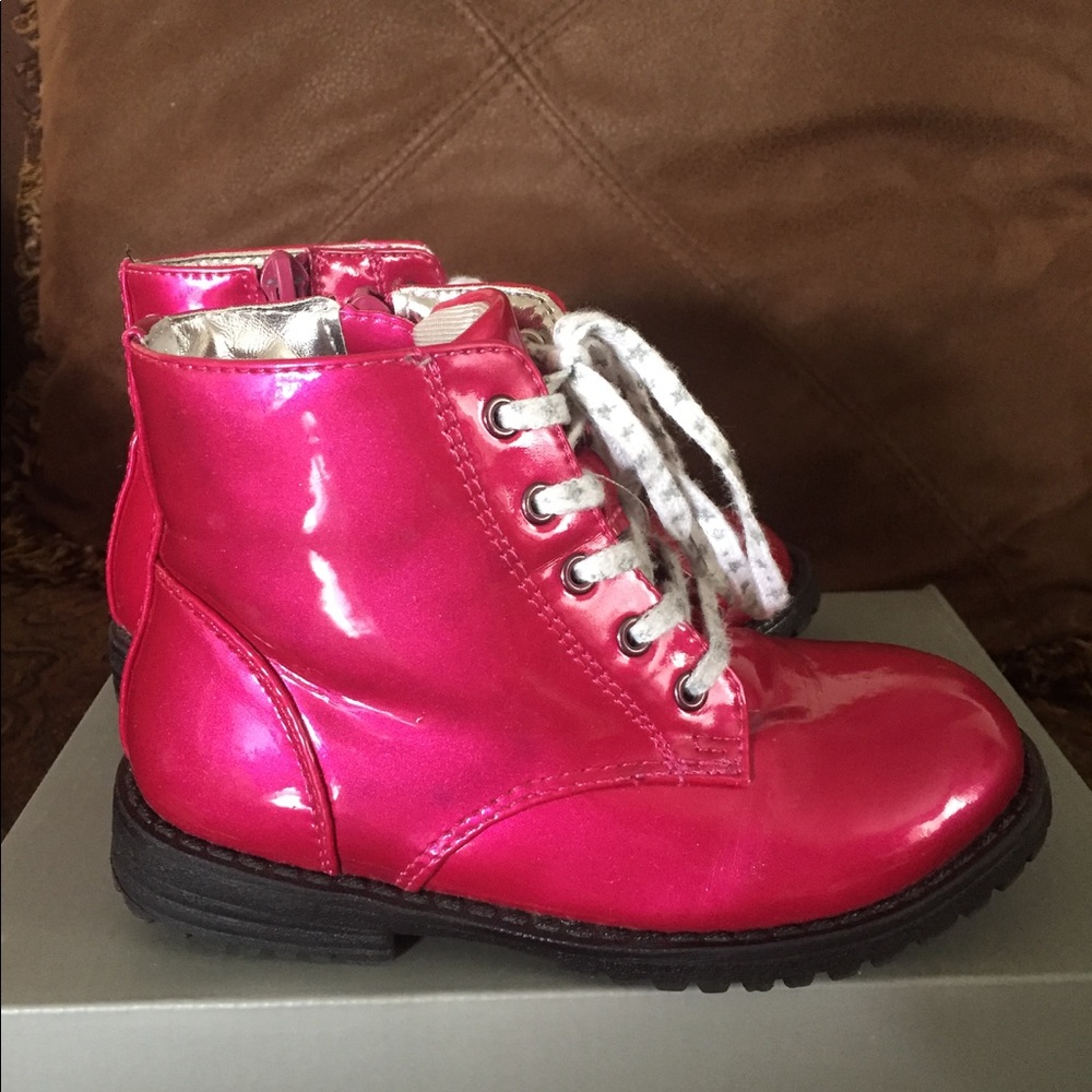 Kenneth Cole Reaction Fuschia Boots
