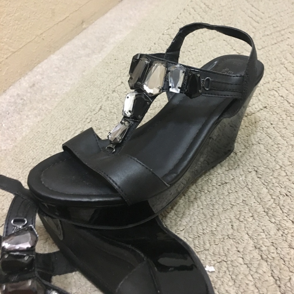 Kenneth Cole black wedge sandals