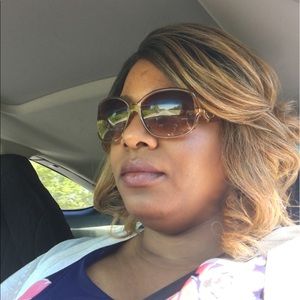 Meet your Posher, Simone