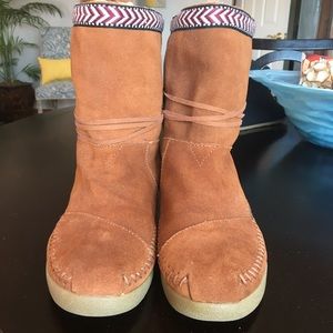 TOMS moccasin boots