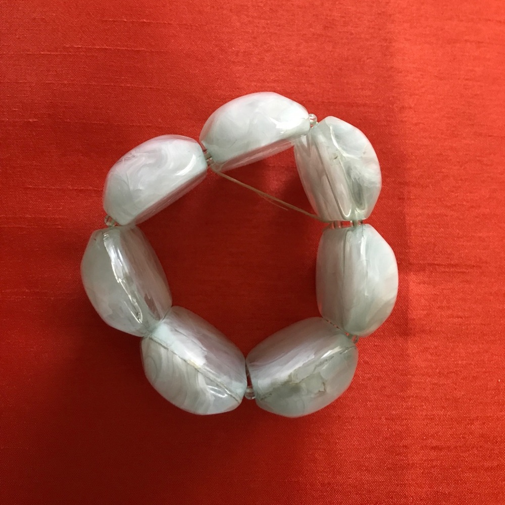 Light mint green bracelet - Picture 2 of 3