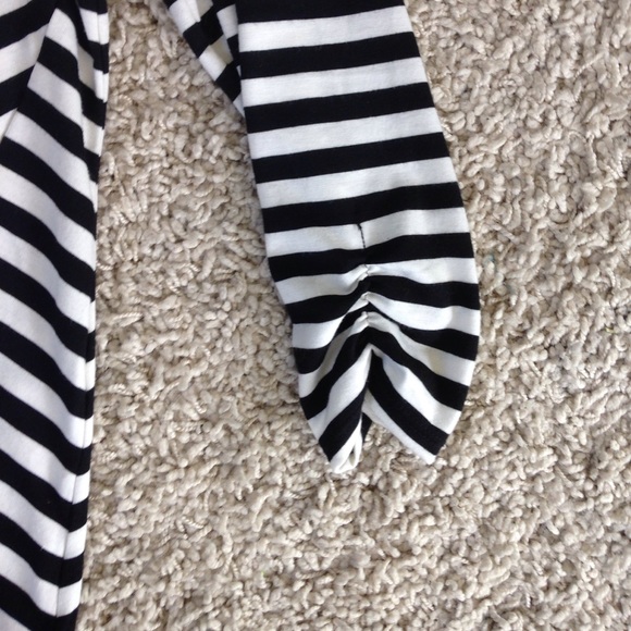 Notations Blouse, M. B&W stripes, sheer bottom. - Picture 3 of 4