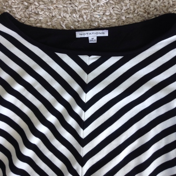Notations Blouse, M. B&W stripes, sheer bottom. - Picture 4 of 4