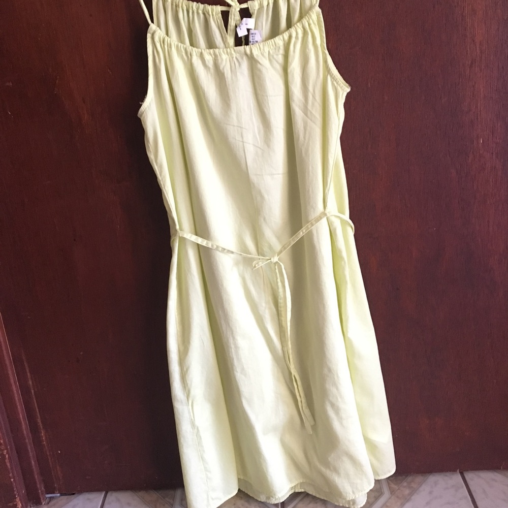 Yellow-green flowy dress with tie string
