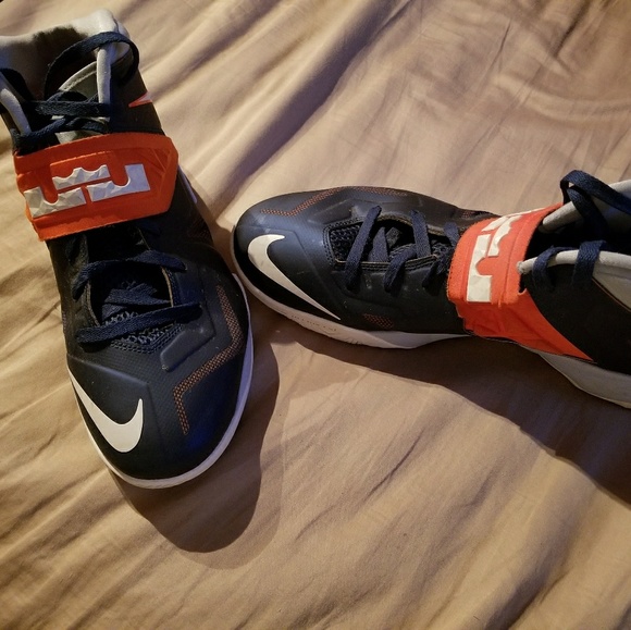 Shoes - Picture 2 of 4