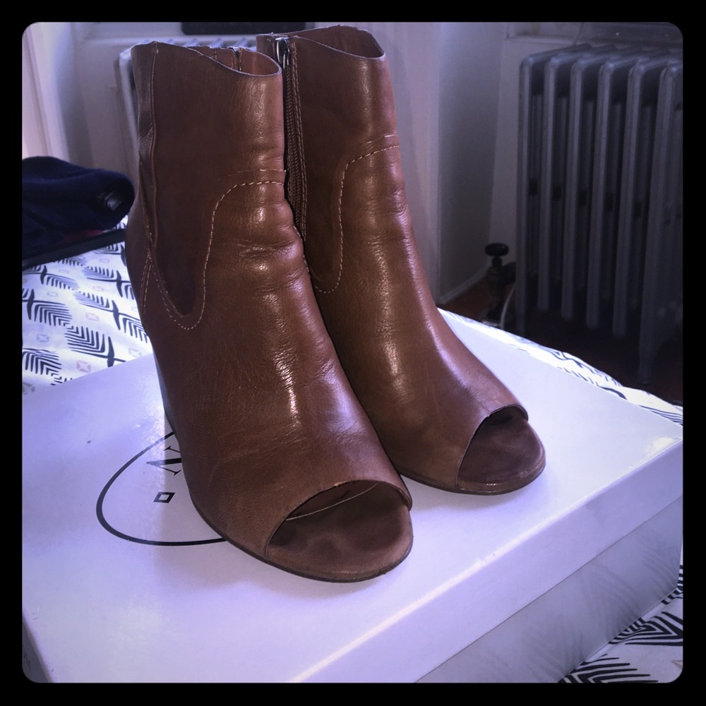 Cognac western booties