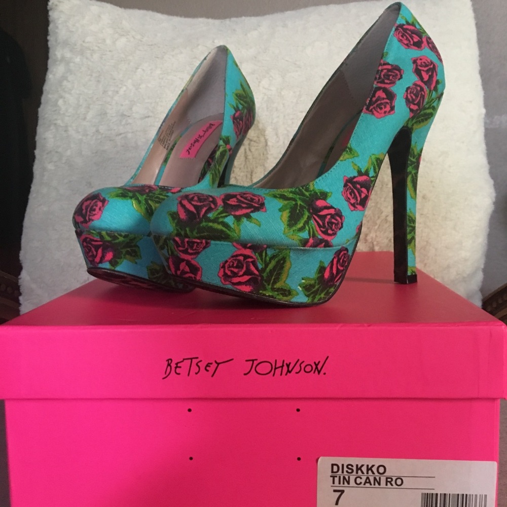 Betsy Johnson Diskko Tin Can Ro. Shoes