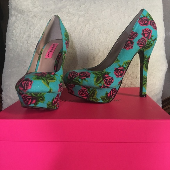 Betsy Johnson Diskko Tin Can Ro. Shoes - Picture 2 of 6